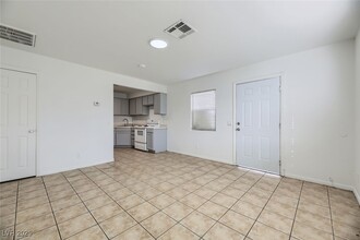 2133 Ellis St, Unit A in North Las Vegas, NV - Building Photo - Building Photo