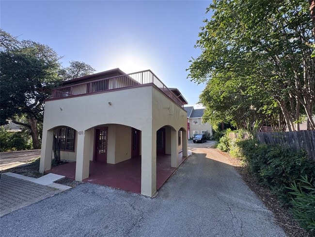 410 Burleson St