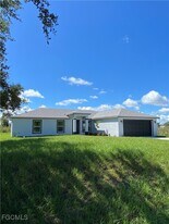 2613 72nd St W in Lehigh Acres, FL - Building Photo
