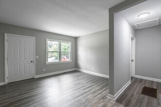 5107 Sunbeam Ave in Chattanooga, TN - Foto de edificio - Building Photo