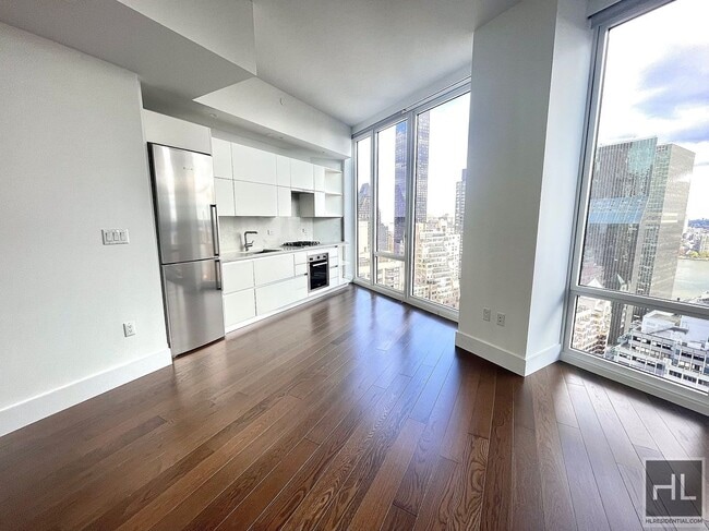 property at 222 E 44th St