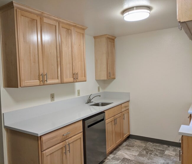 2229 Hawthorne St, Unit D in Forest Grove, OR - Building Photo - Building Photo