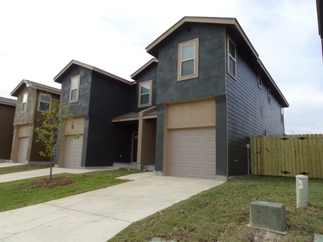 7046 Lakeview Dr in San Antonio, TX - Building Photo - Building Photo