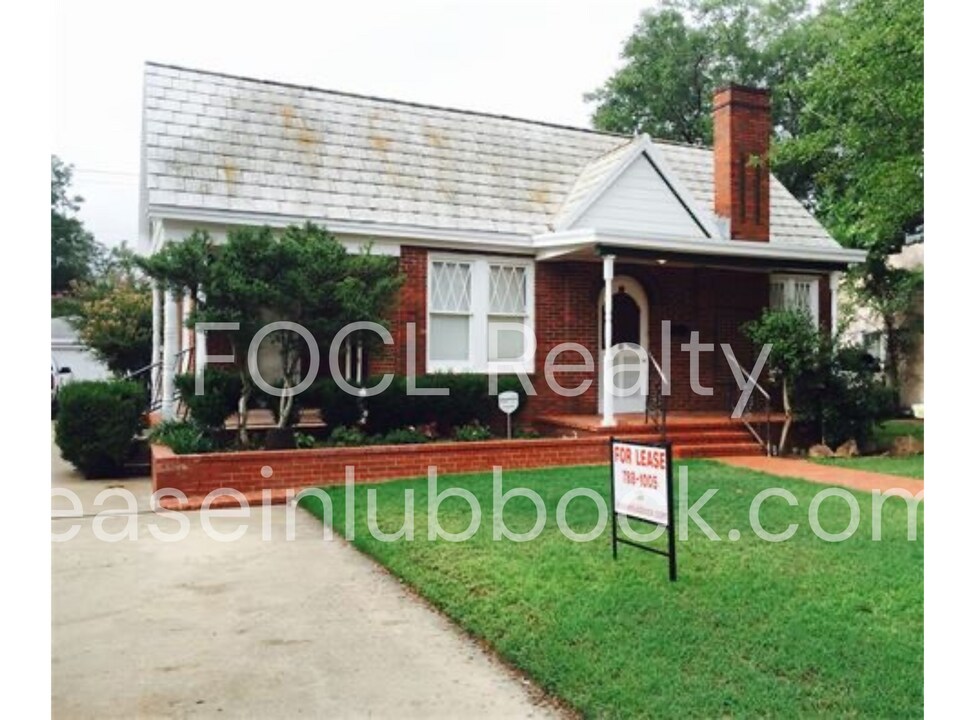 2207 16th St in Lubbock, TX - Building Photo