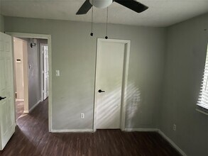 1026 W Brompton Dr in Pearland, TX - Foto de edificio - Building Photo