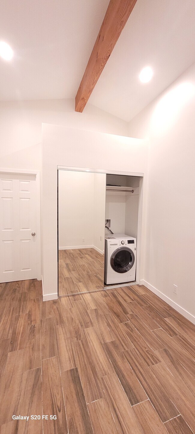 121 W Janss Rd, Unit ADU in Thousand Oaks, CA - Foto de edificio - Building Photo