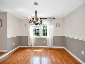 31 Patrick Rd in Tewksbury, MA - Foto de edificio - Building Photo