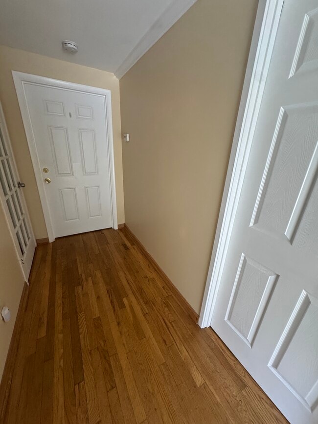 19621 Sparr Spring Rd in Gaithersburg, MD - Foto de edificio - Building Photo