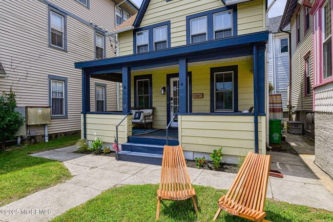 13 Pilgrim Pathway in Ocean Grove, NJ - Building Photo - Building Photo
