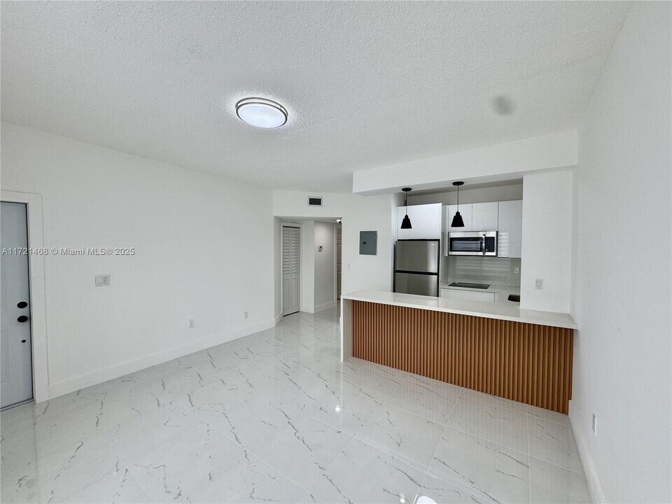 421 NW 13th Ave-Unit -B in Miami, FL - Building Photo
