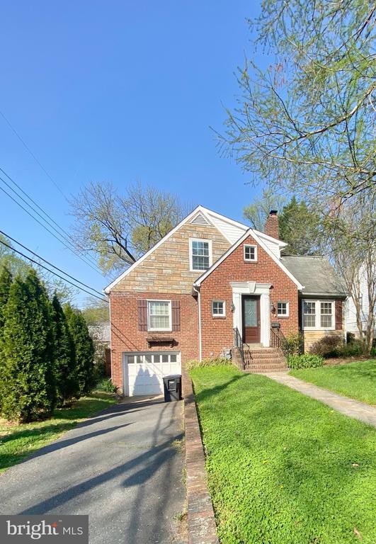 1612 N Buchanan St in Arlington, VA - Foto de edificio - Building Photo
