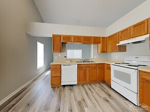 217 Lakeway Ln in Apollo Beach, FL - Foto de edificio - Building Photo