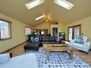 501 W Briar Ln in Green Bay, WI - Building Photo - Building Photo