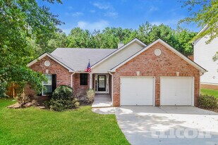 220 Arbor Creek Dr in Dallas, GA - Building Photo