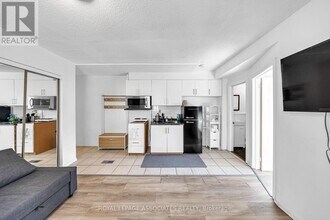 1532 Dundas St W in Toronto, ON - Building Photo - Building Photo