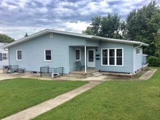 1614 W 4th St in Cedar Falls, IA - Building Photo