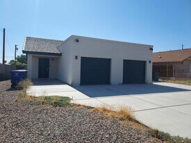 692 13th Ave in Yuma, AZ - Building Photo