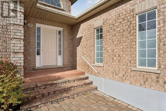 136 Marsellus Dr in Barrie, ON - Building Photo - Building Photo