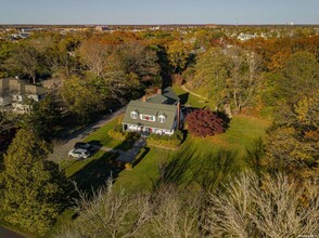 29 Garner Ln in Bay Shore, NY - Building Photo - Building Photo