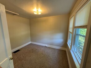 1325 Lake Michigan Dr NW in Grand Rapids, MI - Building Photo - Building Photo