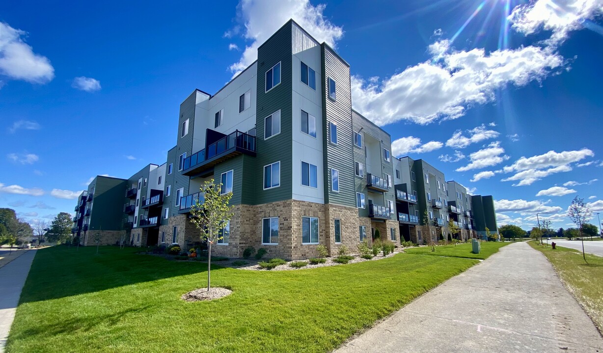 The Edge at Conservancy Commons in Deforest, WI - Foto de edificio