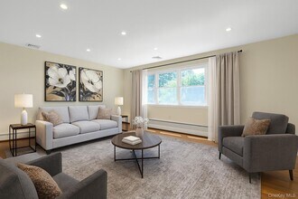 95 Holland St in Harrison, NY - Building Photo - Building Photo