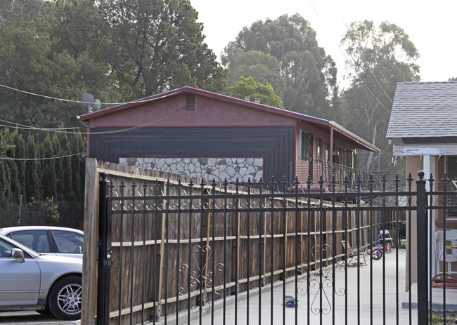 3227 Brookdale Ave in Oakland, CA - Building Photo - Building Photo