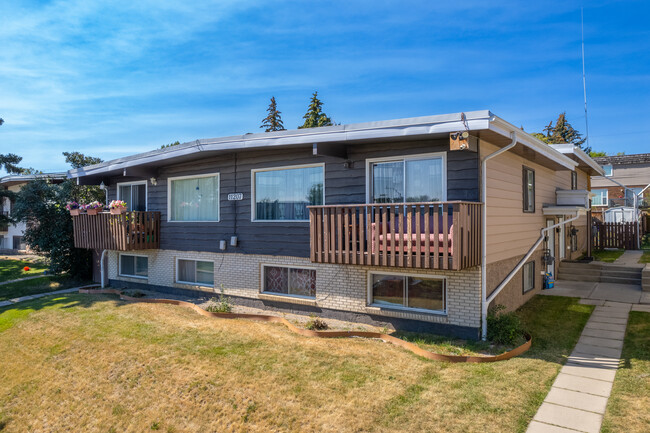 11207 6 St SW in Calgary, AB - Building Photo - Primary Photo