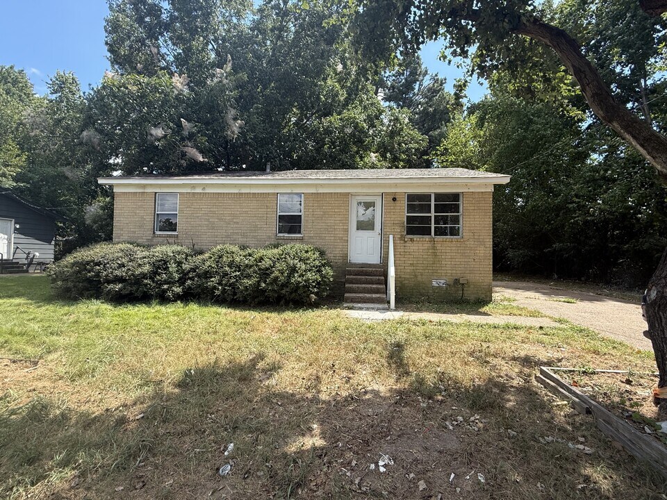114 Jelk St in Brownsville, TN - Building Photo