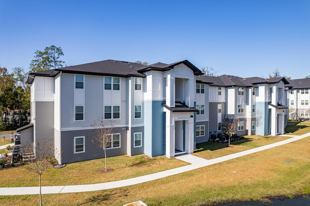 Silver Pointe Apartment in Ocala, FL - Building Photo