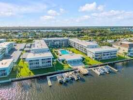 315 Causeway N in New Smyrna Beach, FL - Building Photo