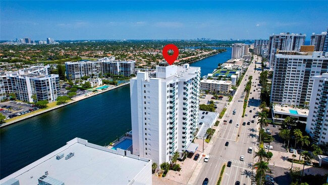 3000 S Ocean Dr in Hollywood, FL - Building Photo - Building Photo