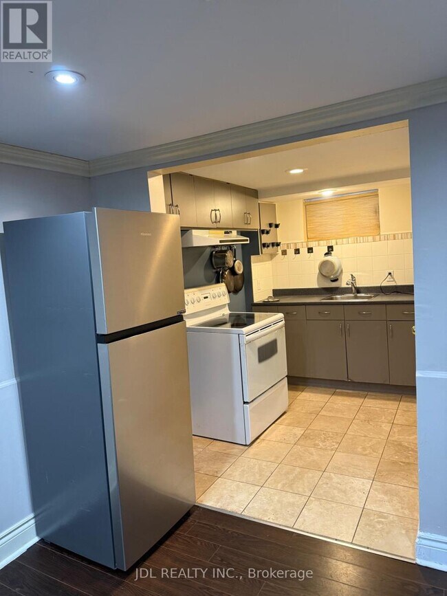 209 Harlandale Ave in Toronto, ON - Building Photo - Building Photo