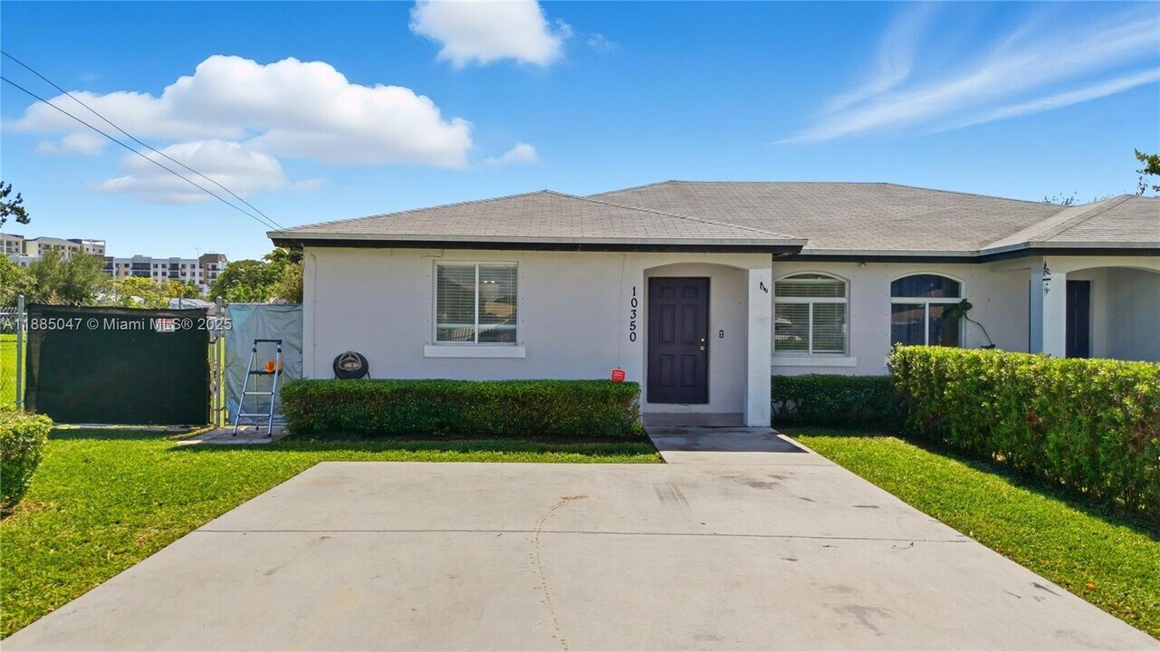10350 SW 181st St in Miami, FL - Building Photo