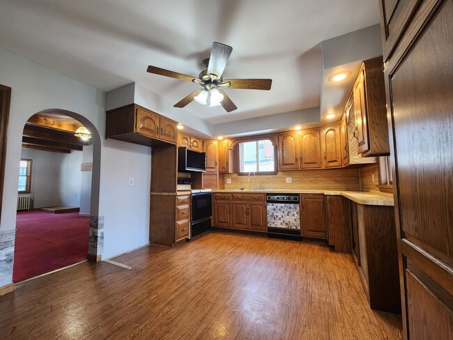11 Lewis St in Minersville, PA - Building Photo - Building Photo