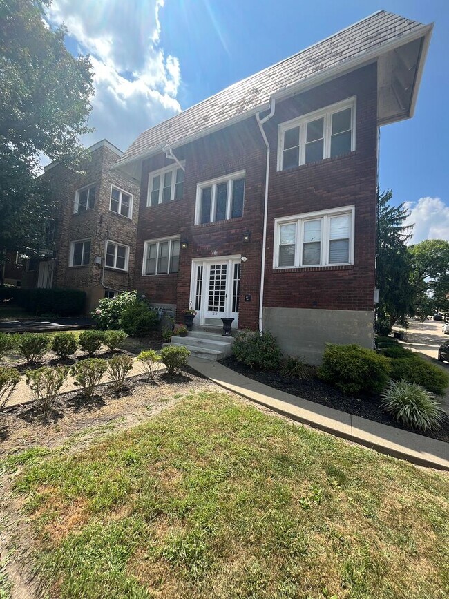 15 N Meadowcroft Ave in South Hills, PA - Building Photo - Building Photo