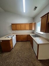 S. Salle Ct in Visalia, CA - Building Photo - Building Photo