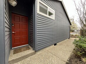 81 Kingsgate Rd in Lake Oswego, OR - Building Photo - Building Photo