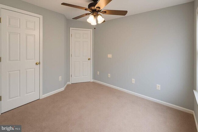 13925 Lullaby Rd in Germantown, MD - Foto de edificio - Building Photo