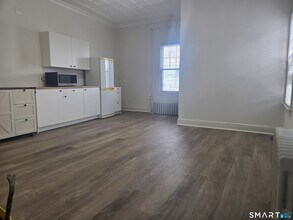 49 Woodside St in Stamford, CT - Building Photo - Building Photo