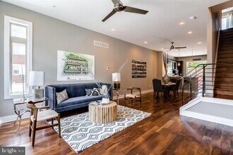 740 S Christopher Columbus Blvd in Philadelphia, PA - Building Photo - Building Photo