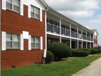 Cherokee Gardens in Jefferson City, TN - Building Photo