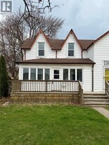 216 Essex St in Sarnia, ON - Building Photo