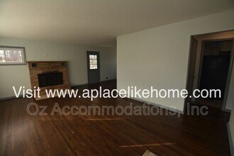 4340 W 51st St in Roeland Park, KS - Building Photo - Building Photo