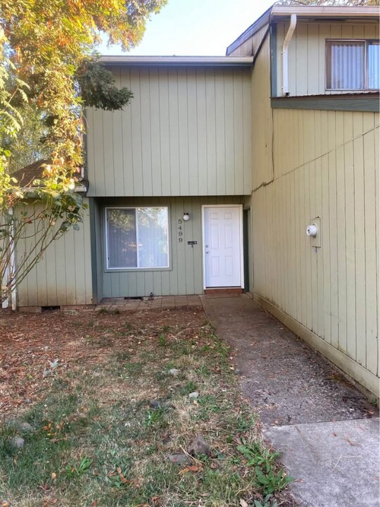 5497 Nicole Ct SE in Salem, OR - Foto de edificio