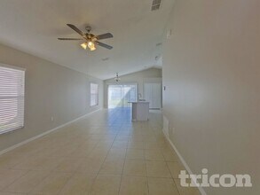 2412 Cedarfield Ln in Kissimmee, FL - Foto de edificio - Building Photo