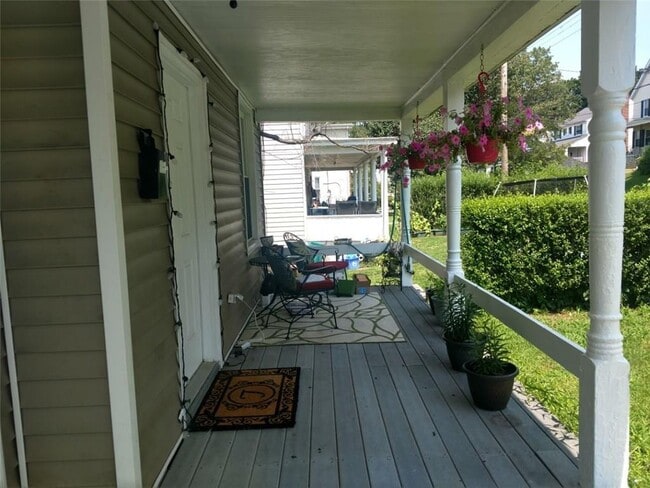 370 Dyckman St in Peekskill, NY - Building Photo - Building Photo