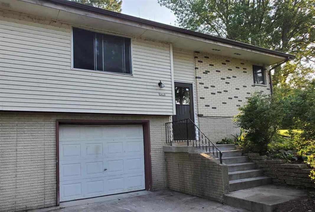 2418 Adler Cir in Middleton, WI - Building Photo