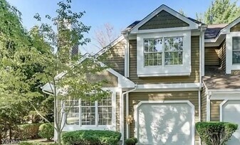 8 Harrow Ln in Bedminster, NJ - Building Photo