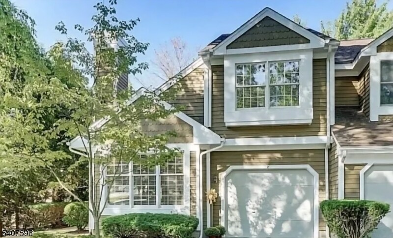 8 Harrow Ln in Bedminster, NJ - Building Photo